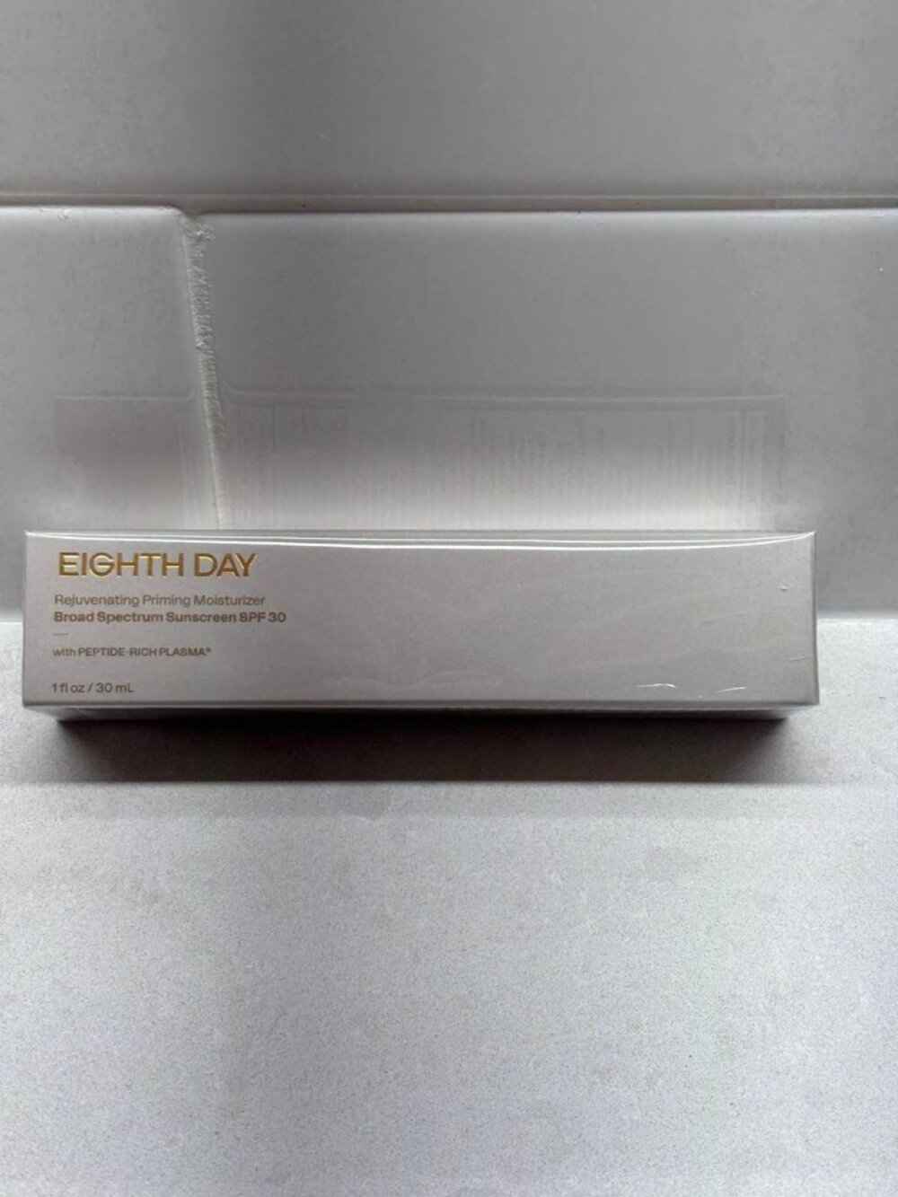Eighth Day The Rejuvenating Moisturizing Primer Broad Spectrum SPF 30 30 ml